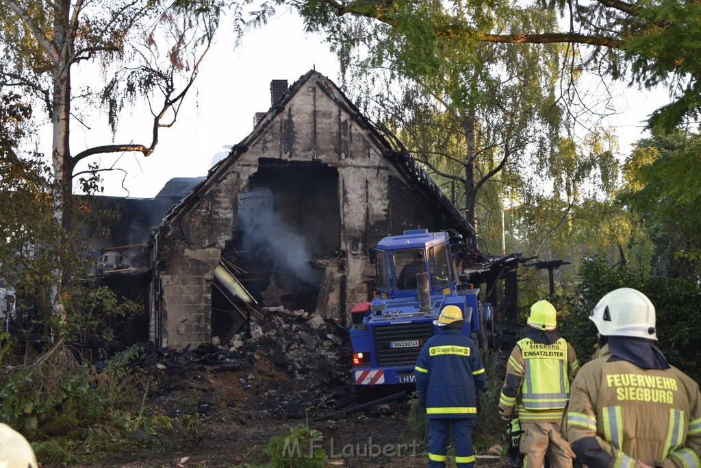 Grossfeuer Einfamilienhaus Siegburg Muehlengrabenstr P0927.JPG - Miklos Laubert